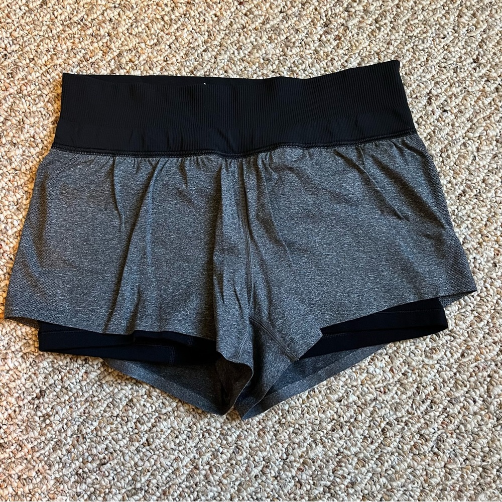 Lululemon shorts size 6